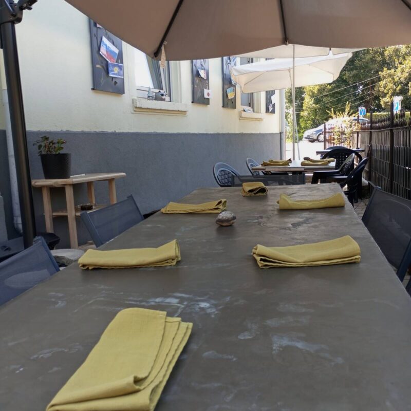 Notre Terrasse ouverte quand le soleil montre le bout de son nez Saint-Louis 8