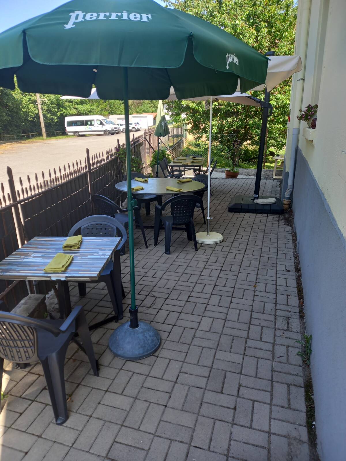 La terrasse est ouverte &agrave; Alc&ocirc;ve pr&egrave;s de Froeningen Pfastatt